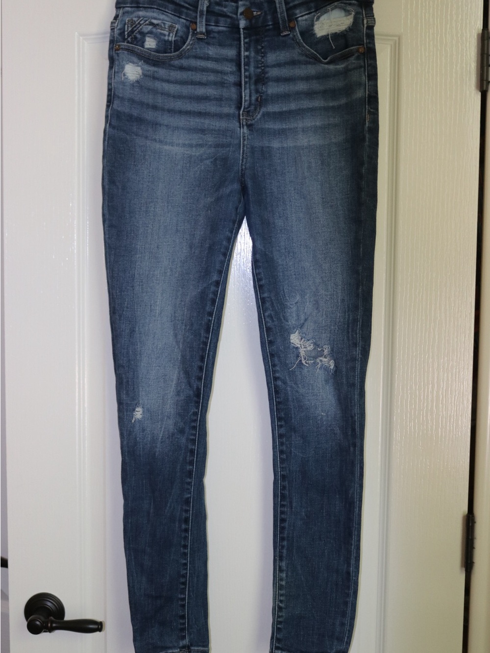 Buckle Black No 75 Women's, size 28, Distressed Skinny Jeans